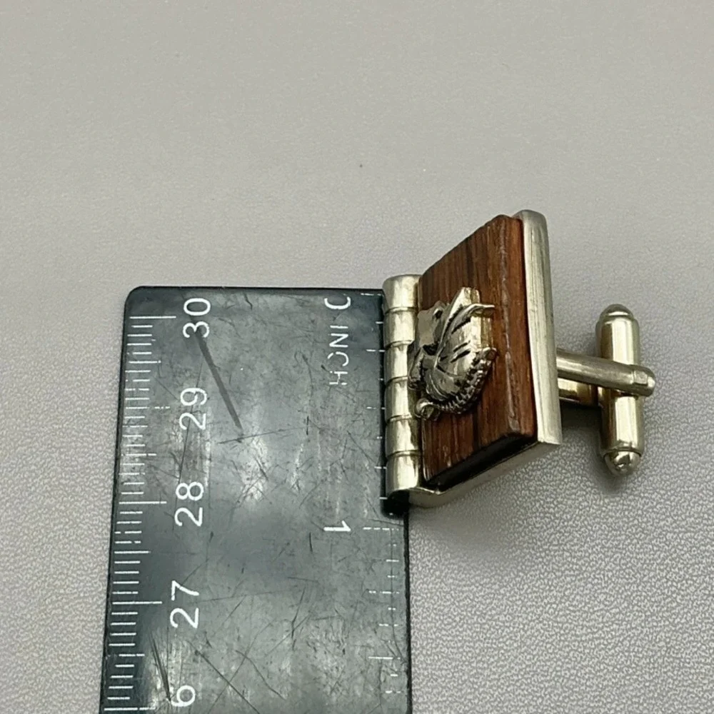 Vintage Roman Soldier Cufflinks Wood Grain Gold Tone Warrior Gladiator Men's